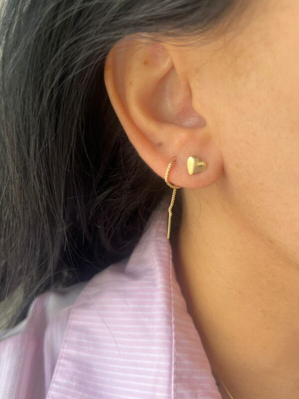 BRINCO EAR LINE CORAÇÃO SEMIJOIA - Imagem 2