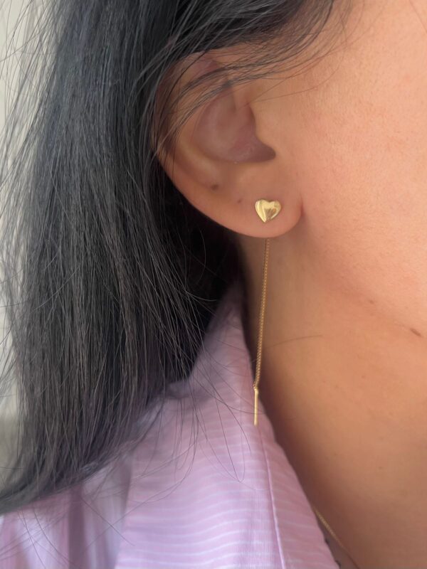 BRINCO EAR LINE CORAÇÃO SEMIJOIA