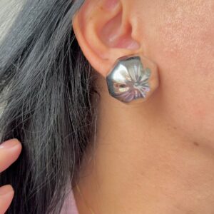BRINCO ESFERA FRONTAL FOLHEADO A PRATA