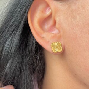 BRINCO TREVO FOLHEADO A OURO