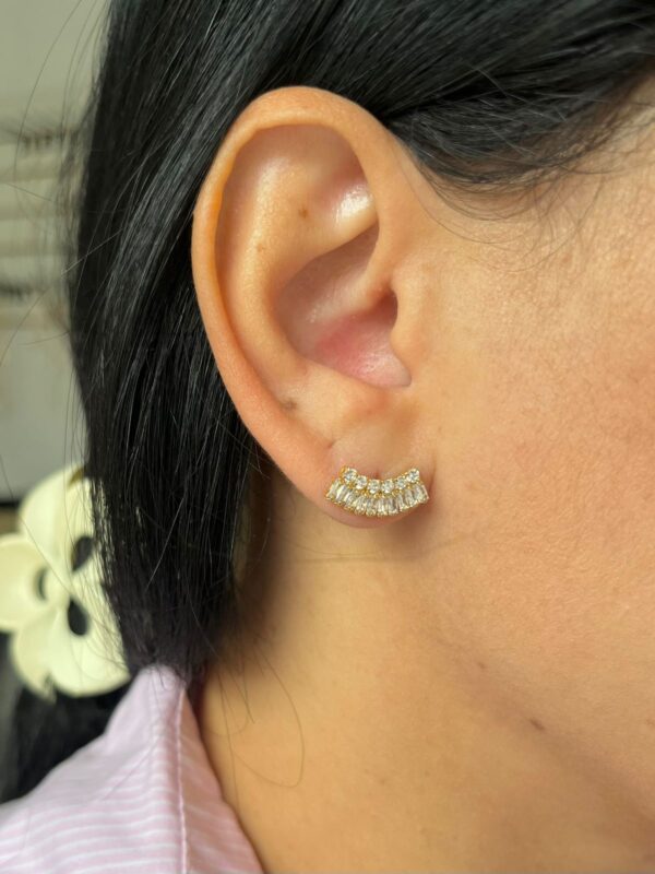 BRINCO EAR CUFF ZIRCONIAS SEMIJOIA