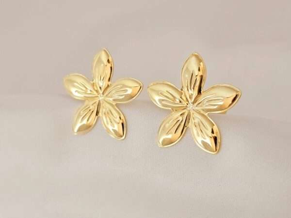 BRINCO FLOR BANHADO A OURO