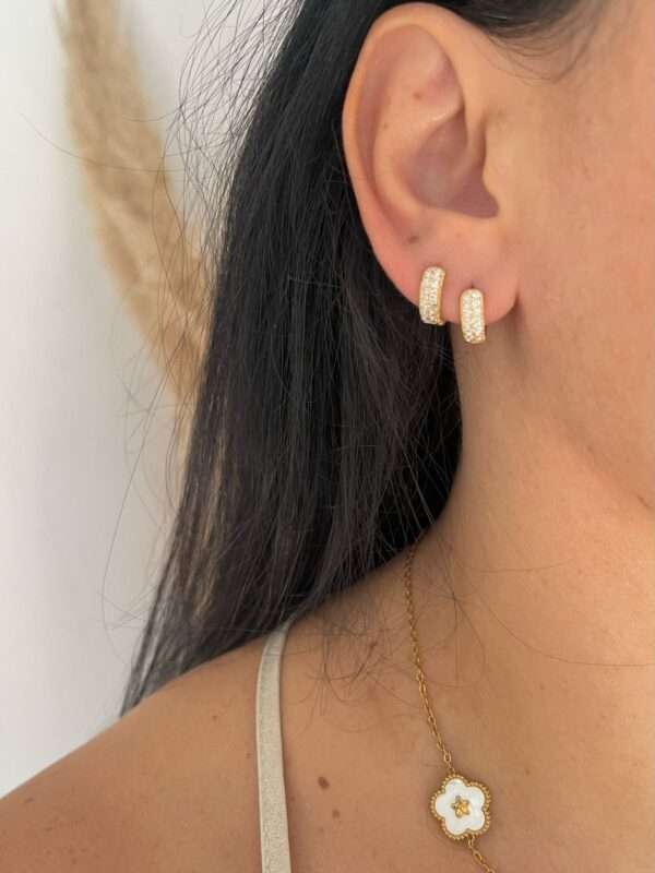 ARGOLINHA PEQUENA DE ZIRCONIAS BANHADA A OURO - Imagem 2