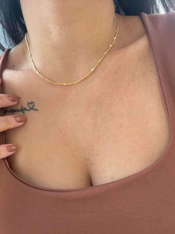 COLAR GRUMET COM MINI ESFERAS BANHADO A OURO - Imagem 3
