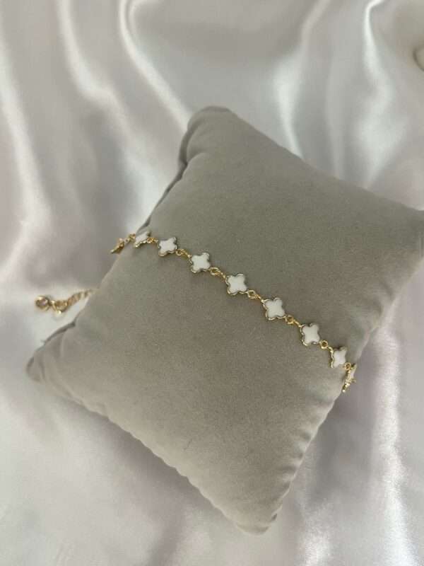 PULSEIRA TREVO BRANCA SEMIJOIA