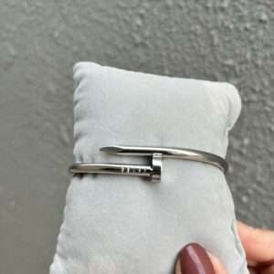BRACELETE PREGO DE AÇO INSPIRAÇÃO VIRGINIA