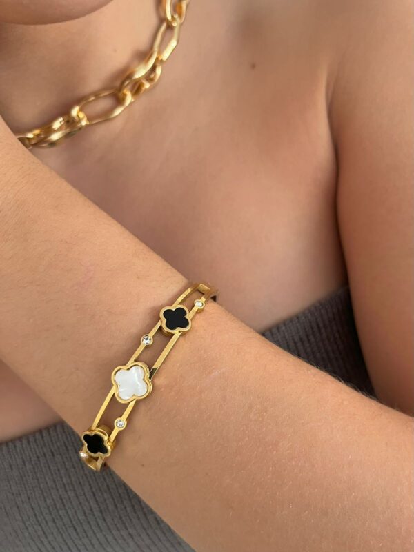 BRACELETE TREVOS AÇO DOURADO