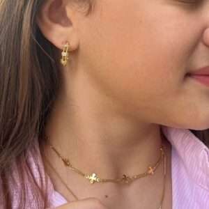 ARGOLA LUXO COM DETALHES EM ZIRCONIAS SEMIJOIA