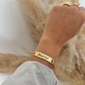 PULSEIRA PLACA DEUS É FIEL SEMIJOIA