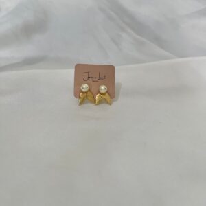 BRINCO SEMIJOIA PEROLA FOLHA